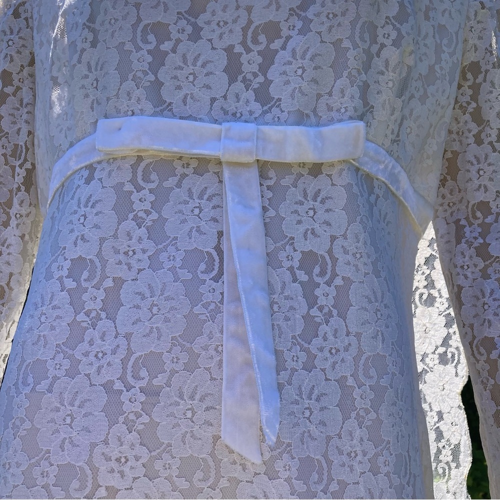 Vintage All Lace White 1960s Wedding Gown Size Medium - Picture 6 of 13